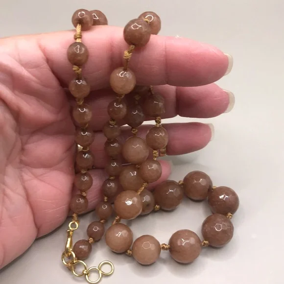 Elegant Semi-Precious Faceted Brown Beaded Necklace - Picture 8 of 9